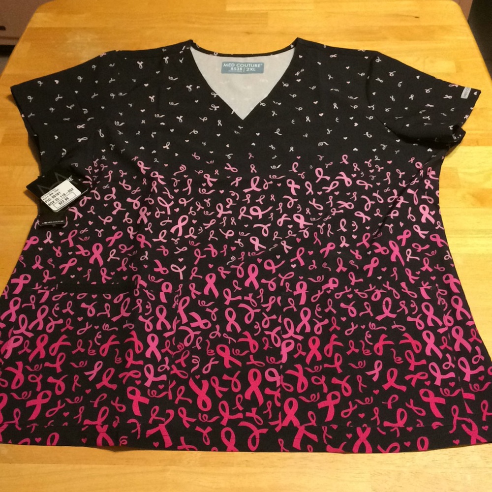 🎀 NWT - Scrub Top 🎀